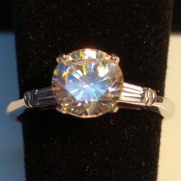 14K White Gold Moissanite Solitaire Engagement Ring Size 5.5 (R308)